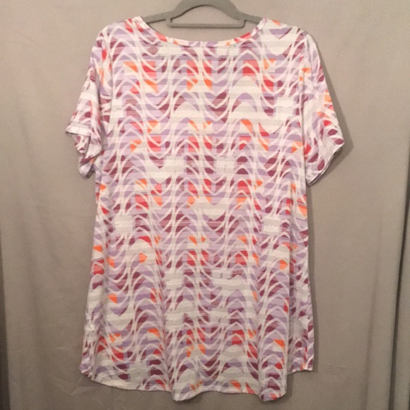 LuLaRoe Classic Tee - Picture 2 of 3